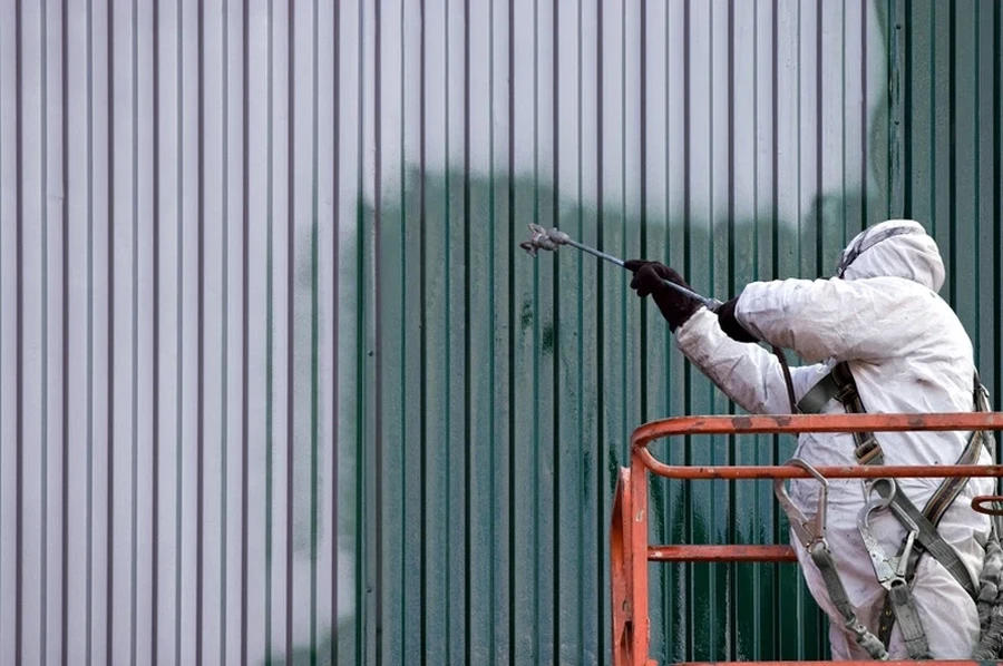 How Drywall Contractors Ensure Smooth Surfaces For Exterior Paint in Española, NM